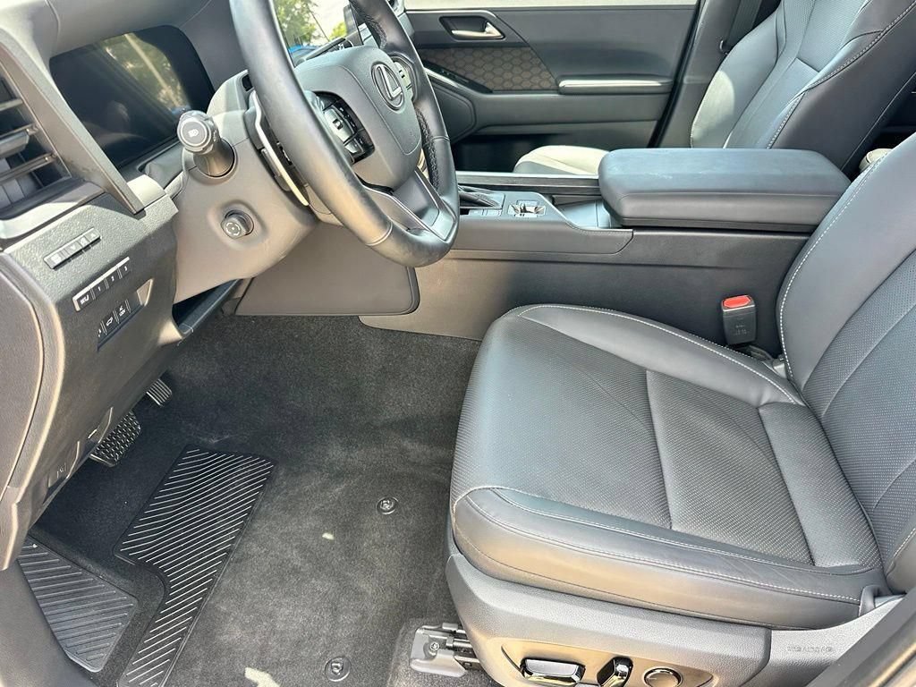 Used 2024 Lexus GX 550 w/ Accessory Package (2T) AWD/4WD image 6
