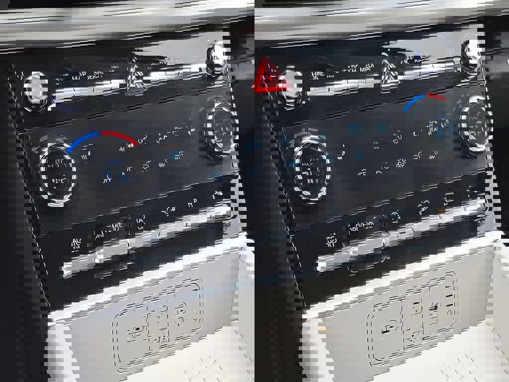 Used 2025 Hyundai Santa Fe SEL image 14