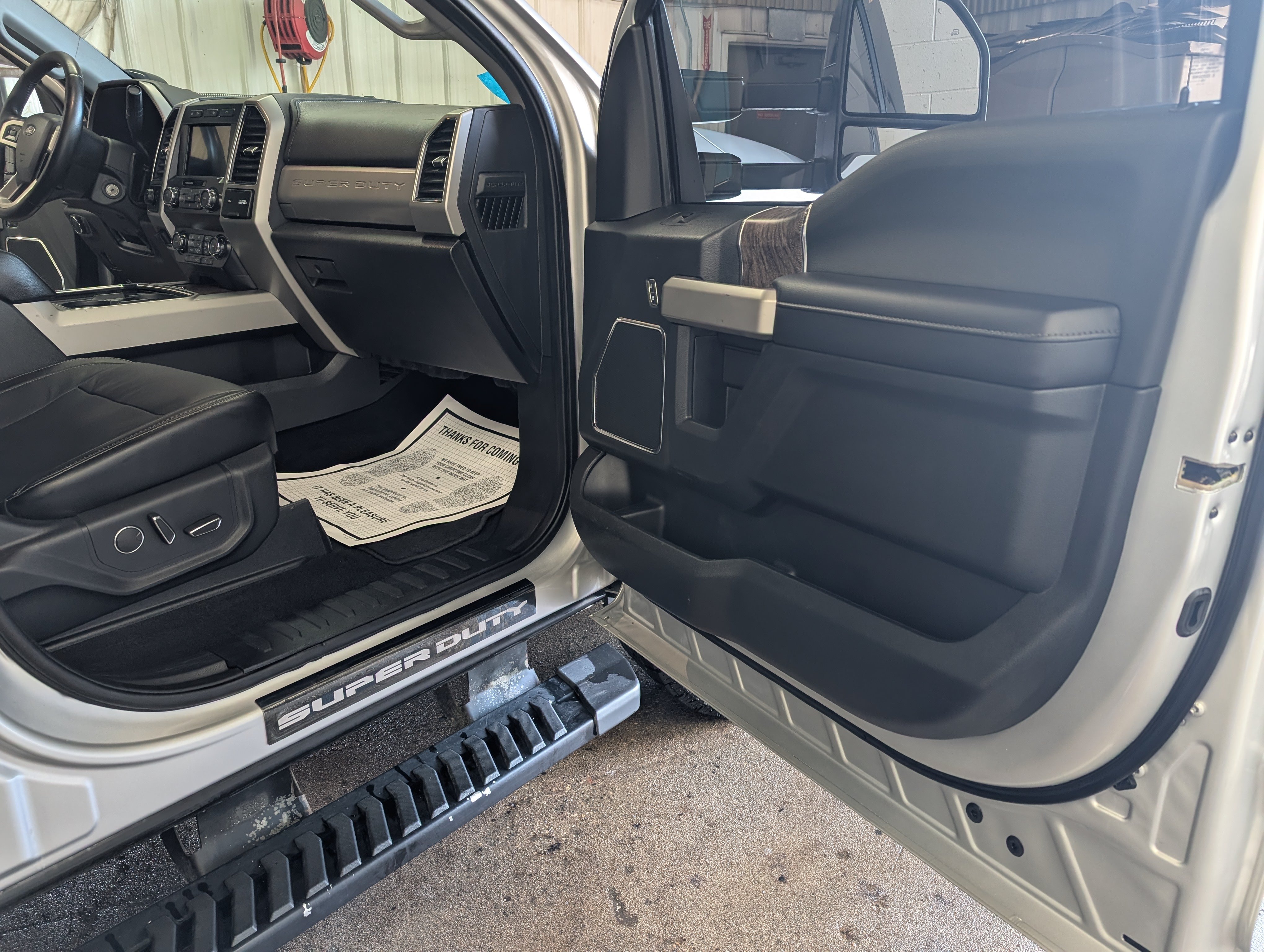 Used 2019 Ford F350 Lariat AWD/4WD image 5