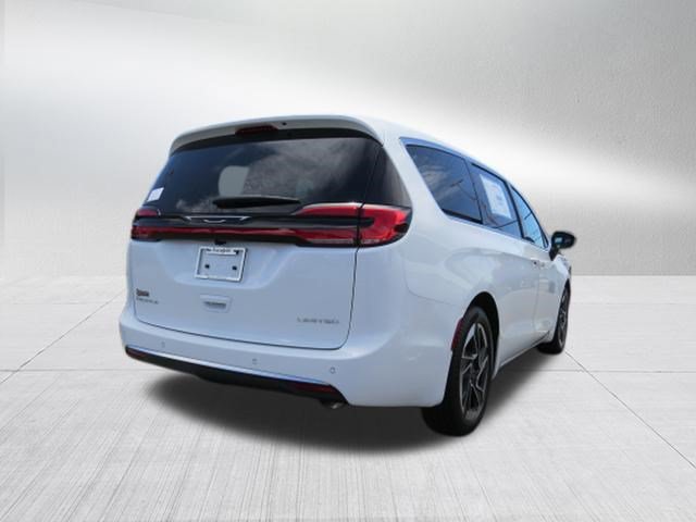 New 2027 Chrysler Pacifica Limited FWD image 2