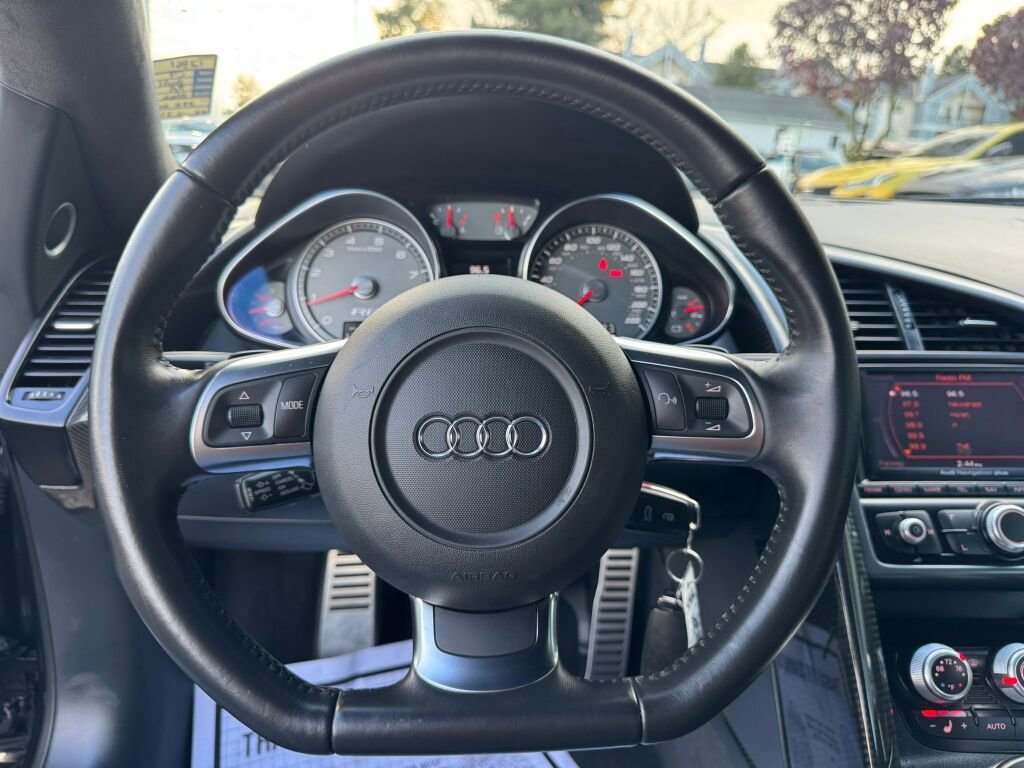 Used 2009 Audi R8 V8 image 16