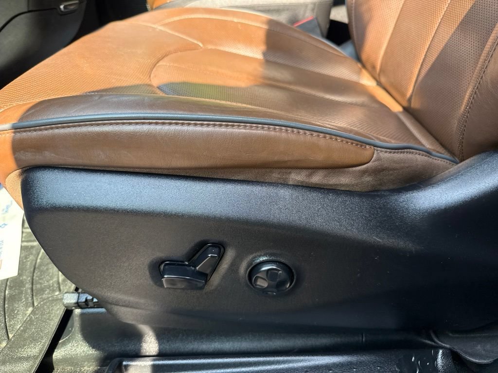 Used 2020 Chrysler Pacifica Limited w/ Advanced Safetytec Group FWD image 9
