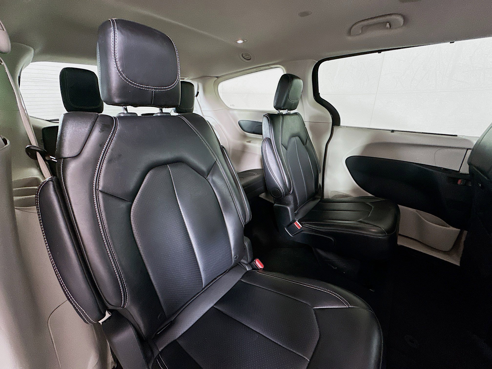Used 2024 Chrysler Pacifica Touring-L FWD image 26