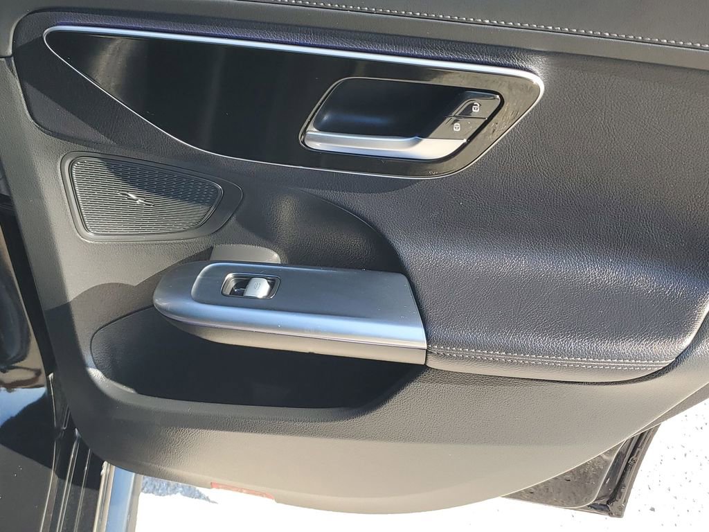 Used 2022 Mercedes-Benz C 300 Sedan w/ Pinnacle Trim Package image 45