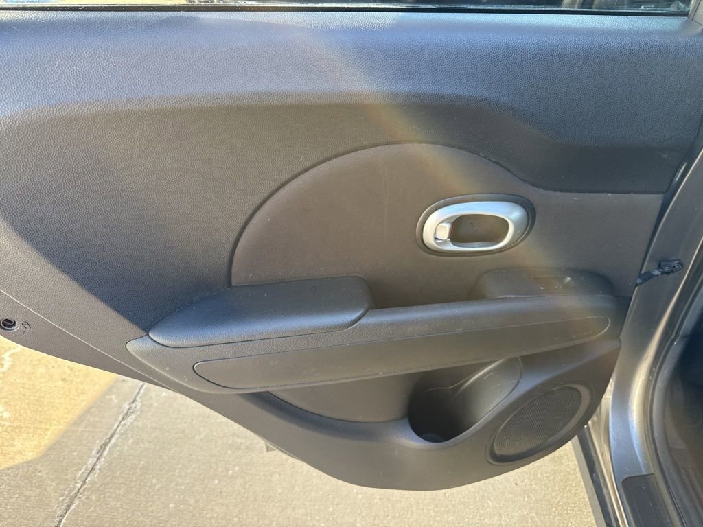 Used 2016 Kia Soul image 9