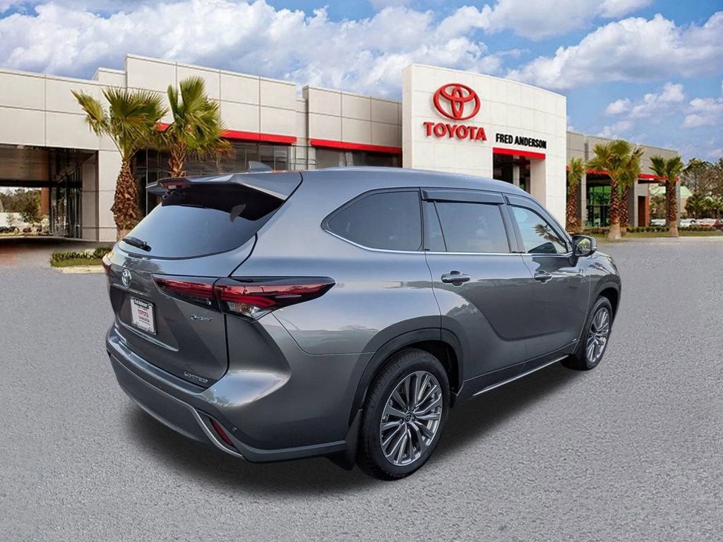 Certified 2025 Toyota Highlander Limited image 5