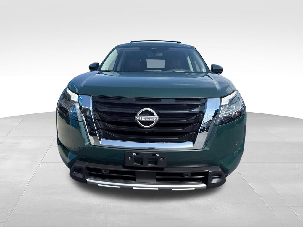 Used 2023 Nissan Pathfinder Platinum AWD/4WD image 9
