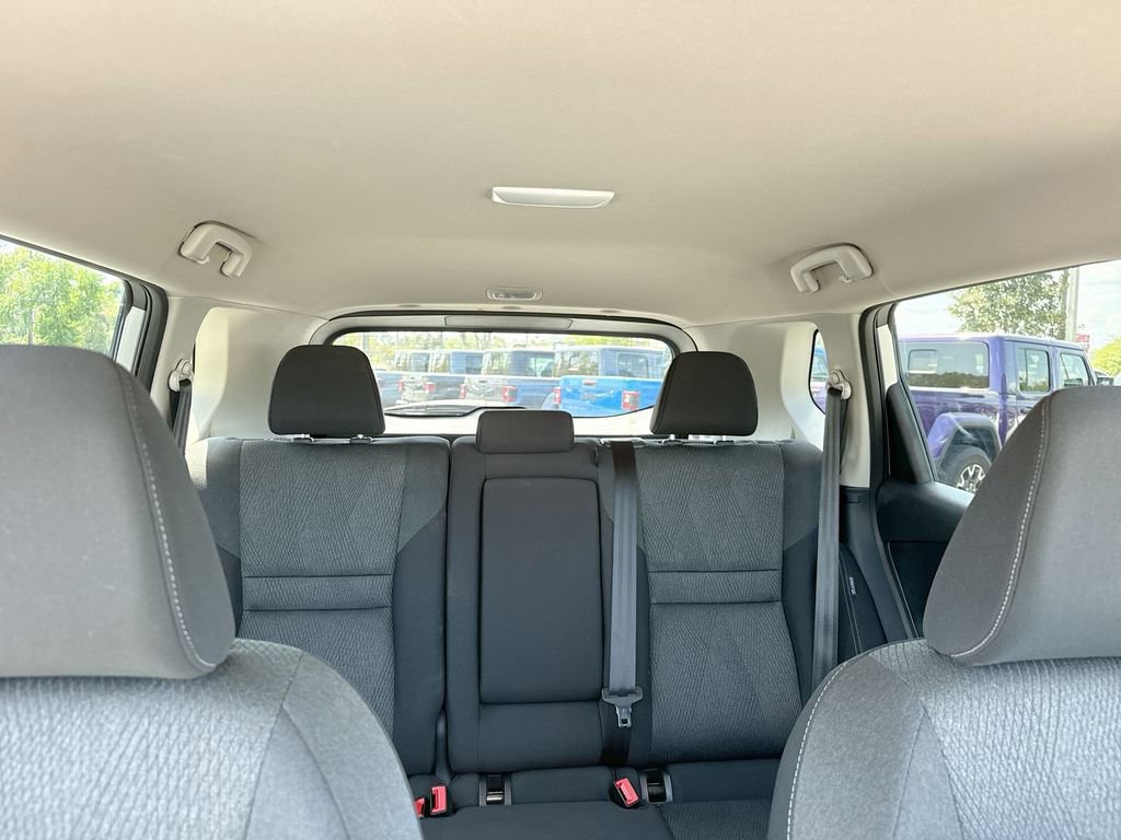 Used 2025 Nissan Rogue SV image 28