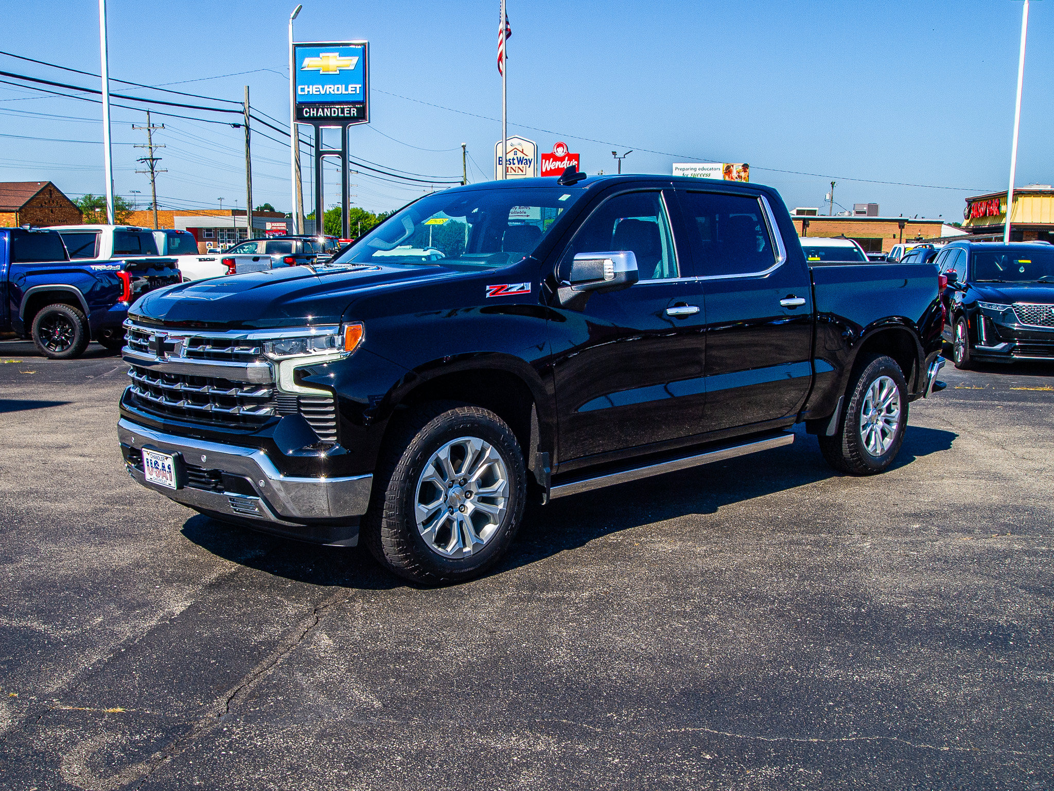 Used 2023 Chevrolet Silverado 1500 LTZ w/ LTZ Premium Package AWD/4WD image 3