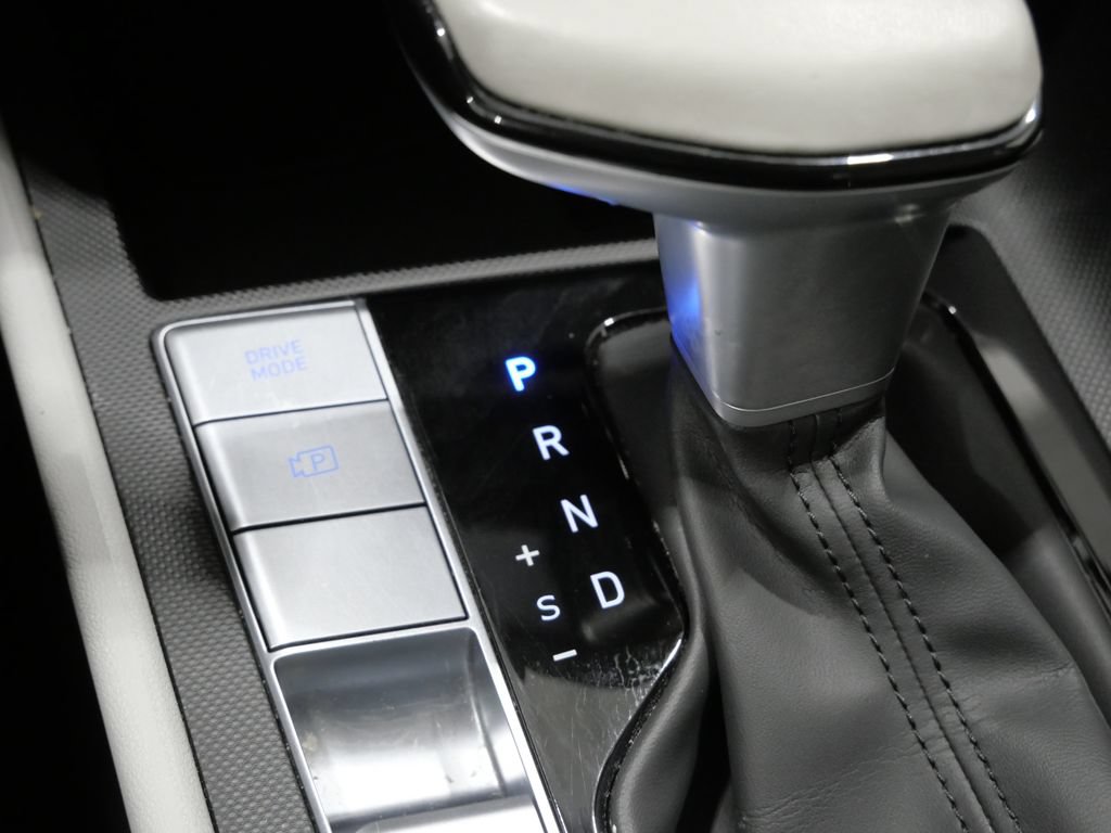 Used 2025 Hyundai Elantra Limited FWD image 23