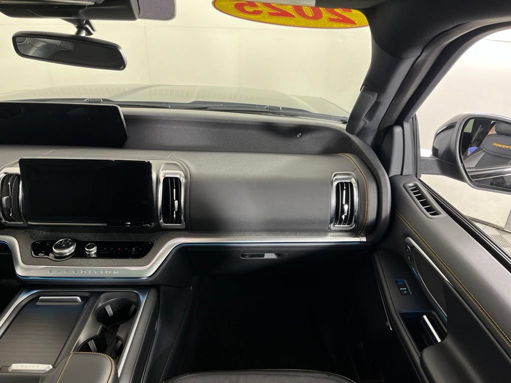 Used 2025 Ford Expedition Tremor AWD/4WD image 24