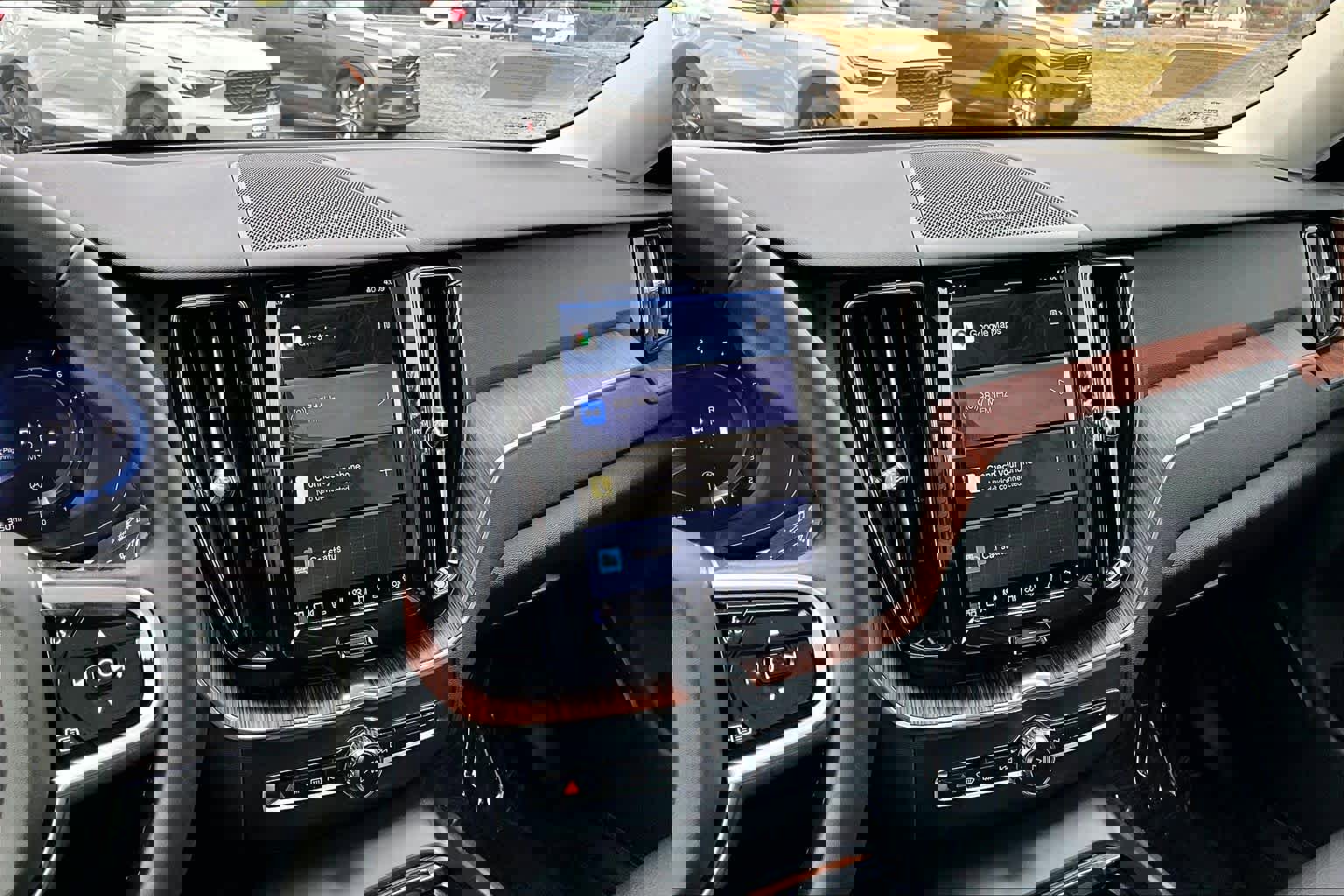 Certified 2023 Volvo XC60 B5 Plus w/ Climate Package image 7