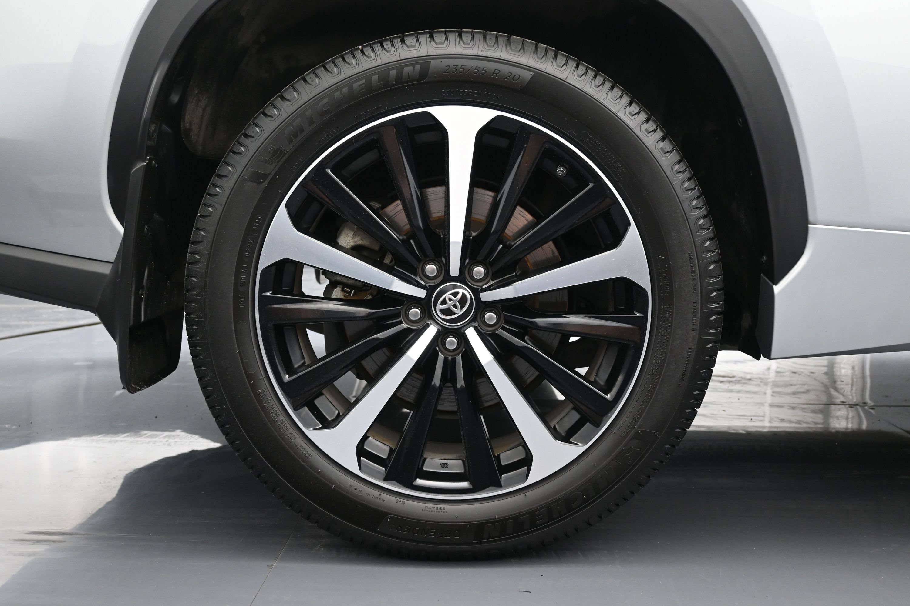 Used 2021 Toyota Highlander XSE FWD image 18