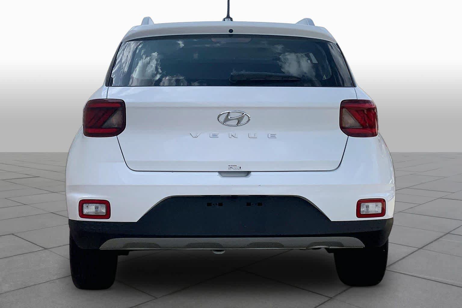 Certified 2025 Hyundai Venue SEL FWD image 5
