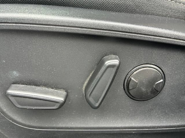 Used 2022 Ford Escape SE w/ SE Sport Appearance Package FWD image 16