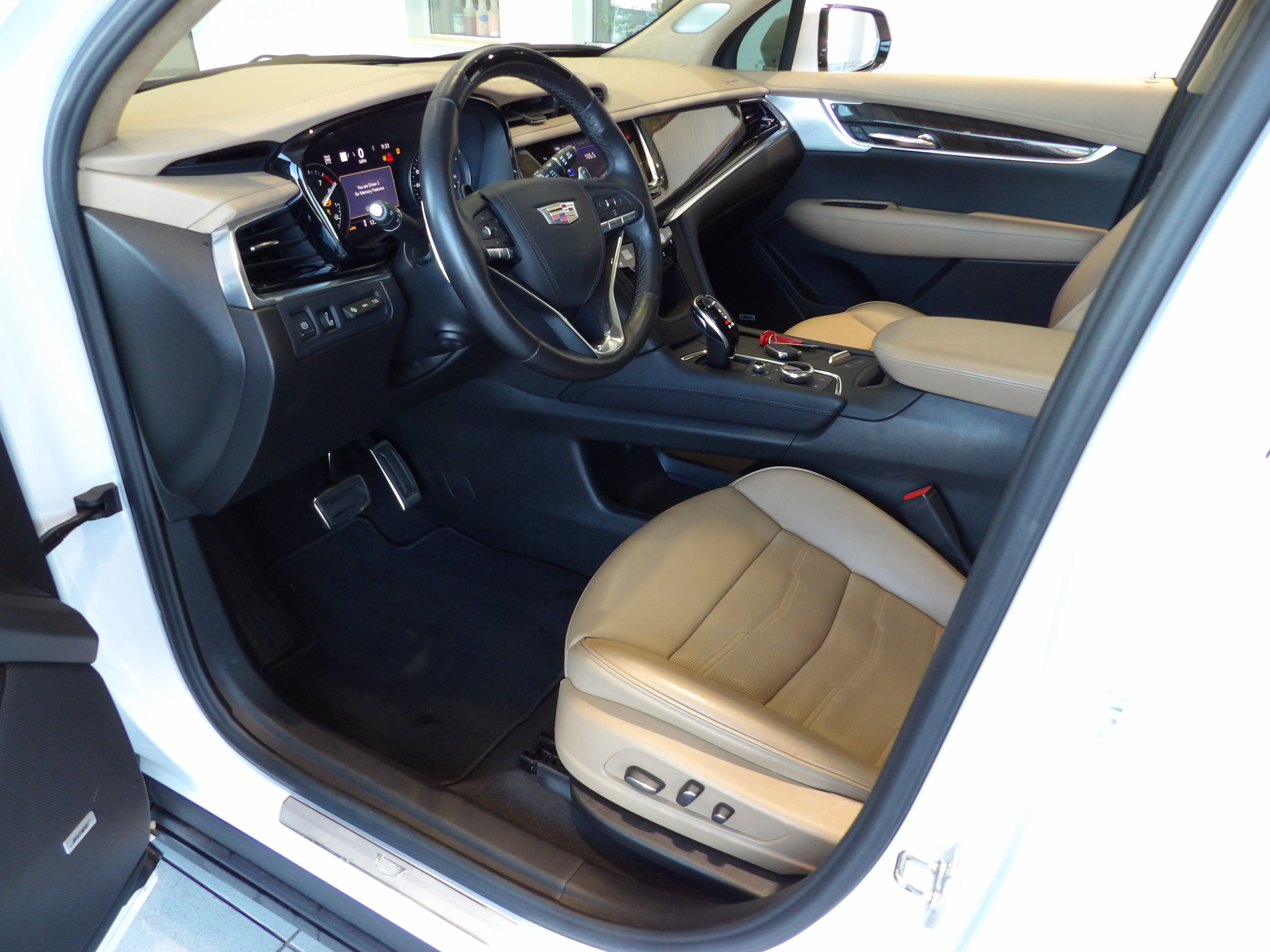 Used 2025 Cadillac XT6 Sport w/ Platinum Package AWD/4WD image 10