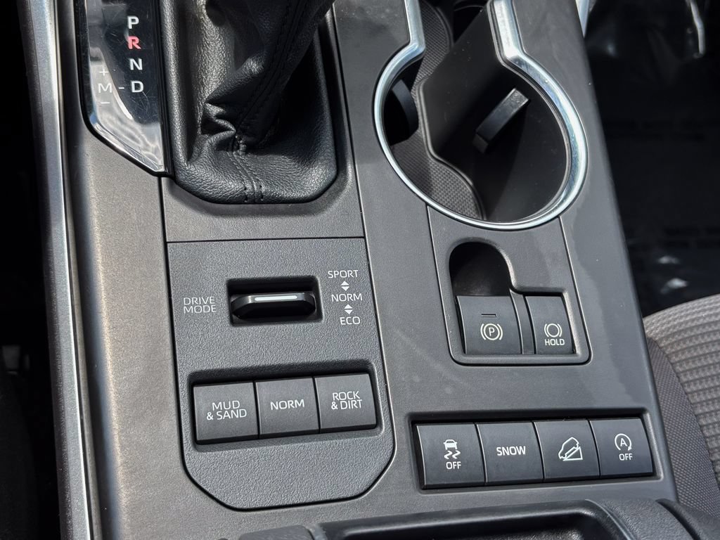 Used 2021 Toyota Highlander LE AWD/4WD image 27