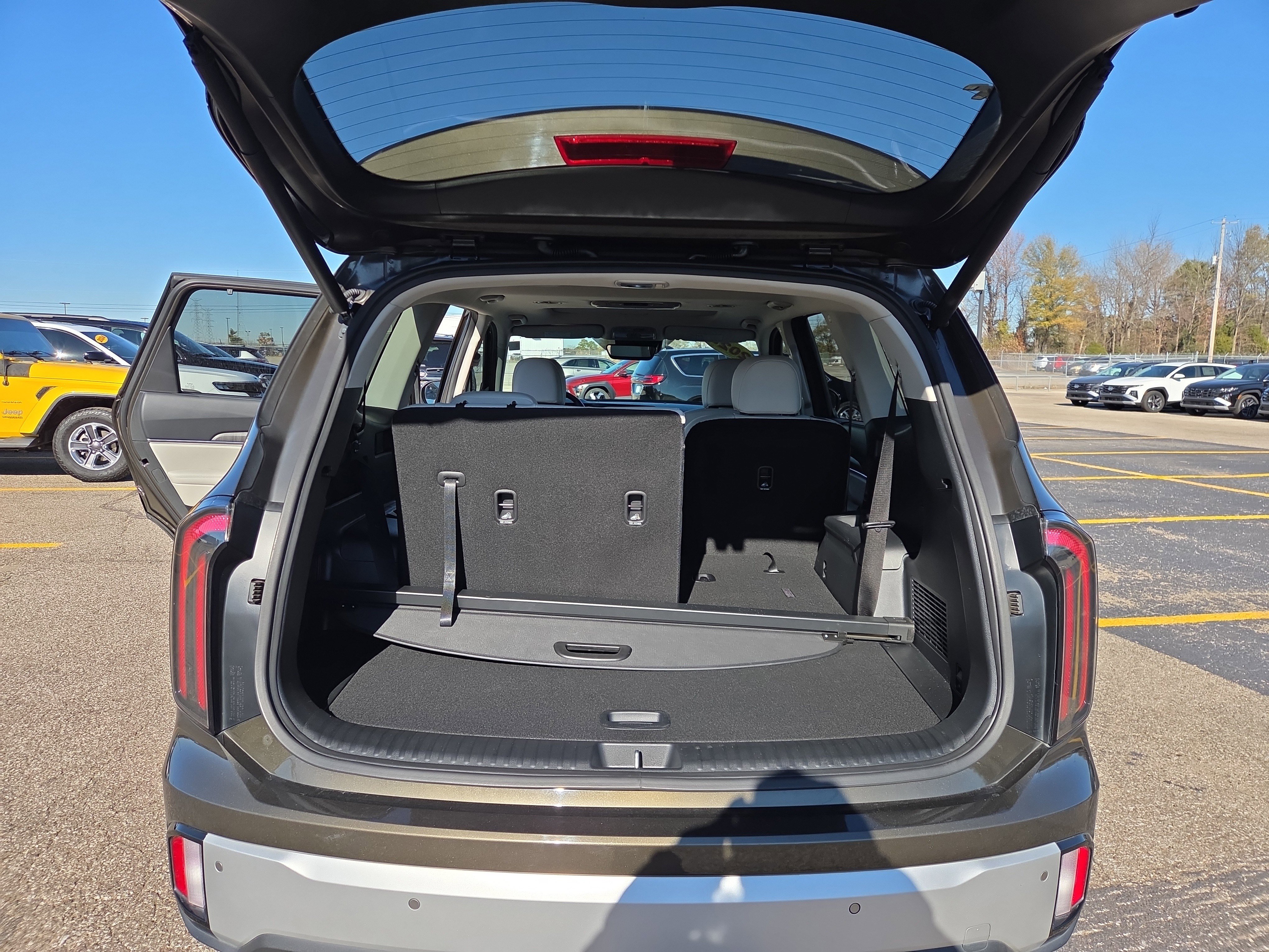 Used 2023 Kia Telluride S w/ S Sunroof Package image 8