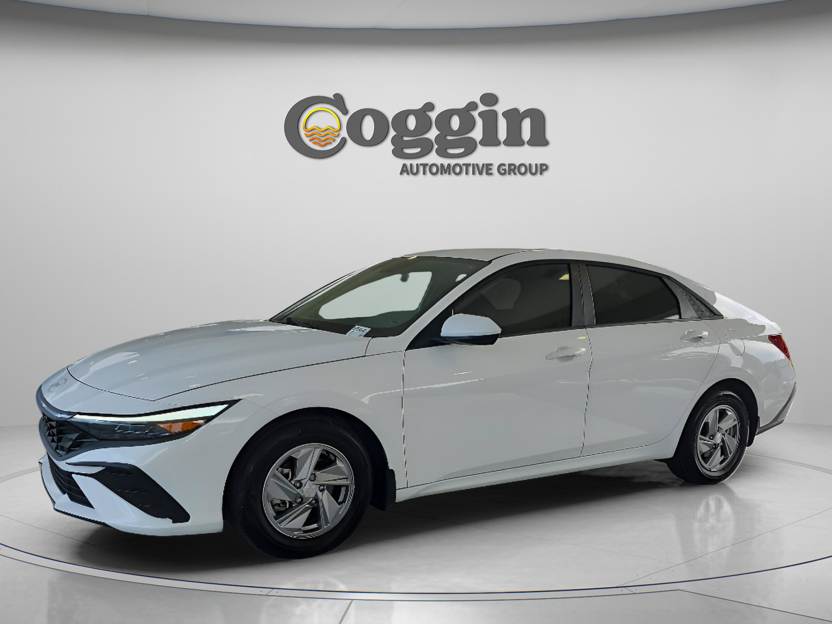 Used 2025 Hyundai Elantra SE FWD image 1