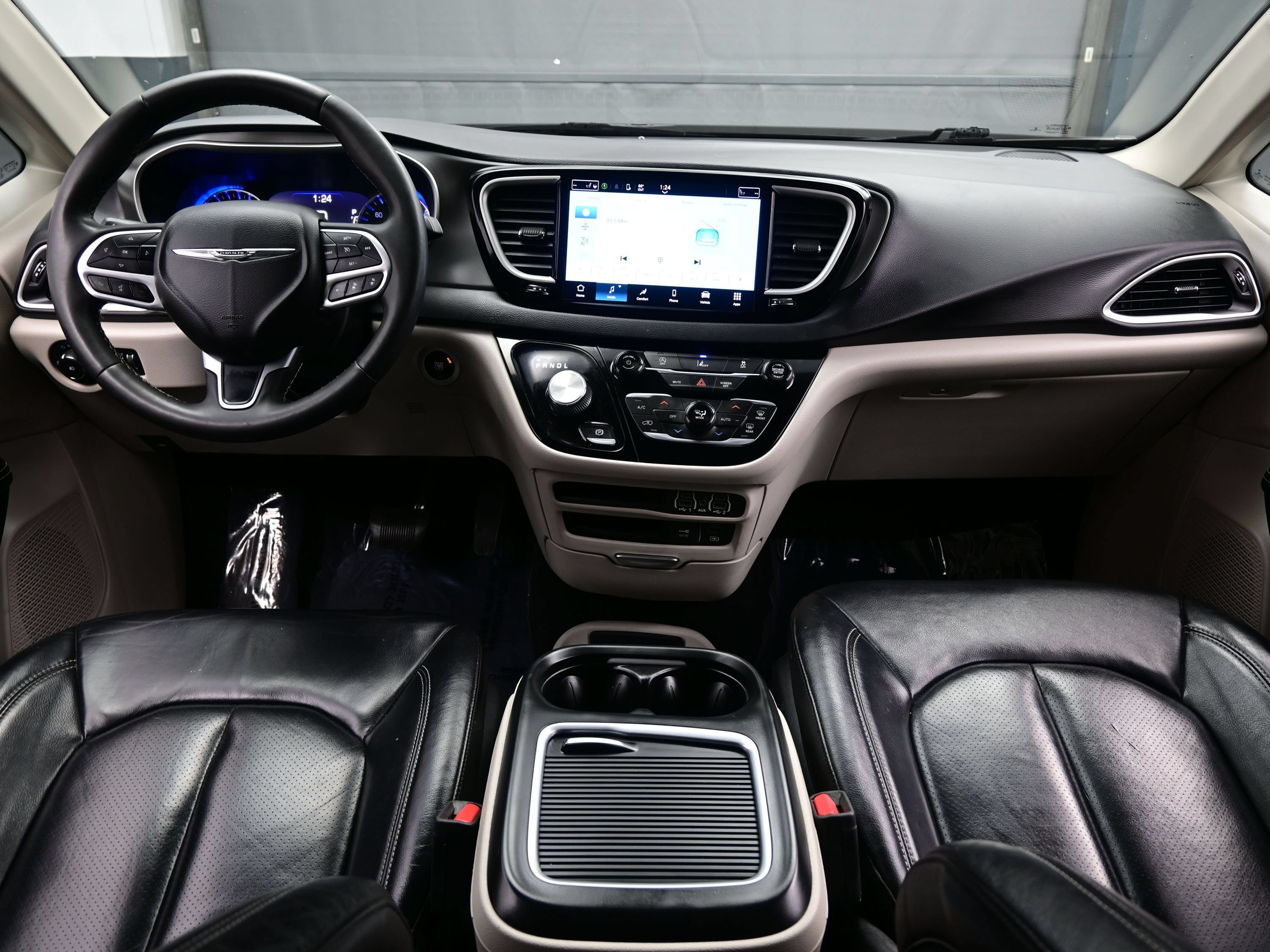 Used 2022 Chrysler Pacifica Touring-L FWD image 21