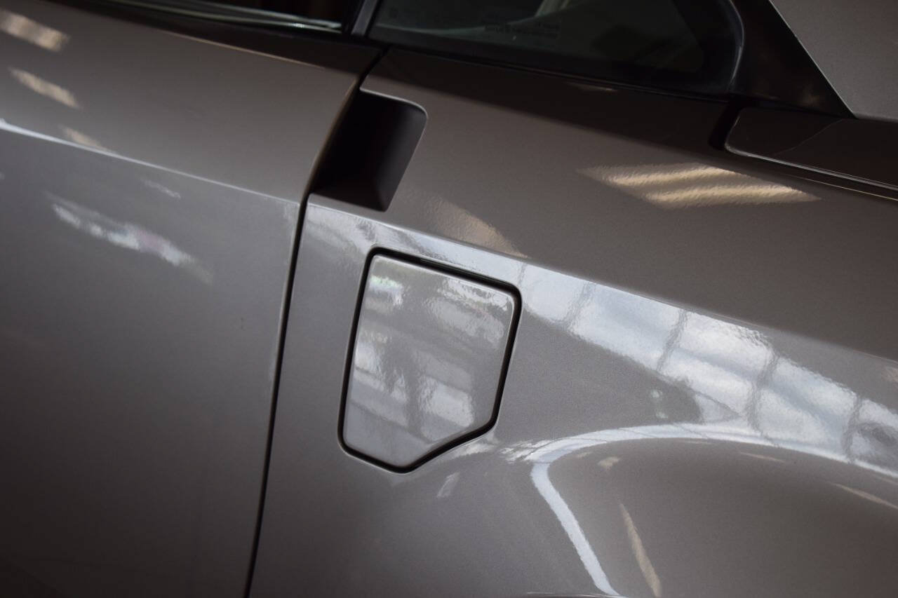 Used 2005 Cadillac XLR RWD image 37