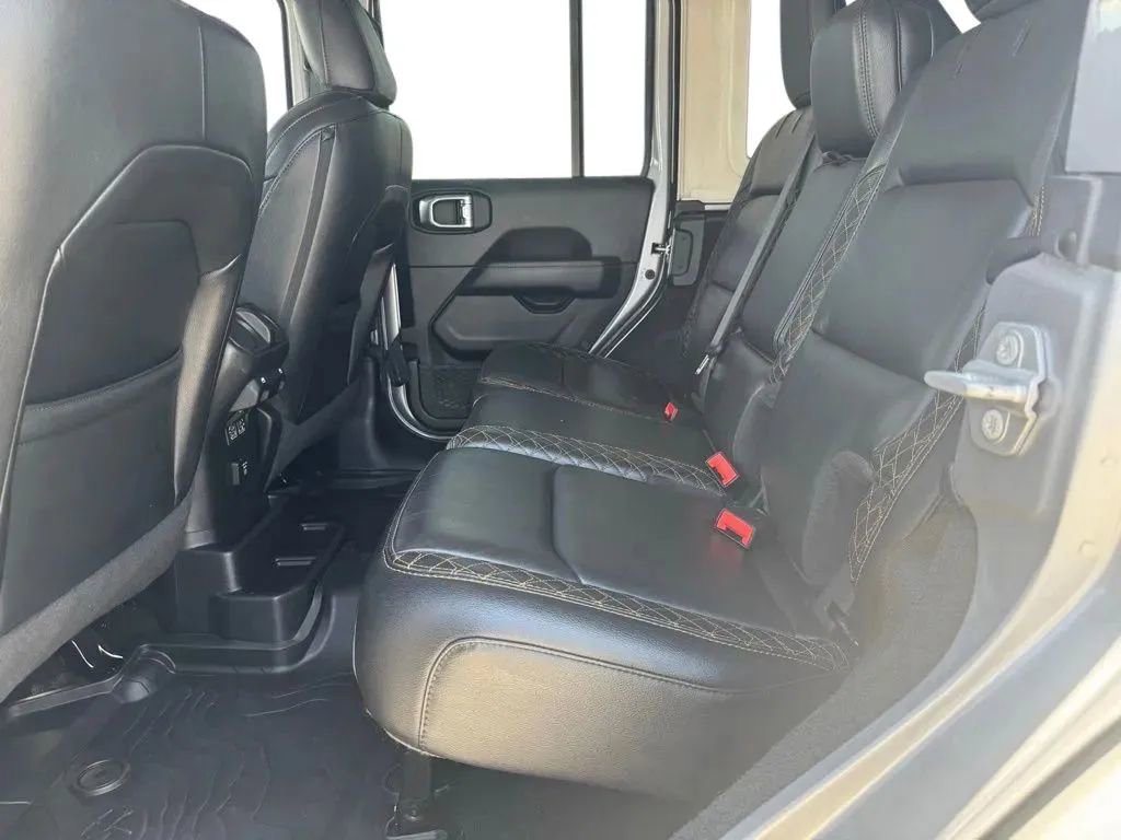 Used 2020 Jeep Wrangler Unlimited Sahara AWD/4WD image 17