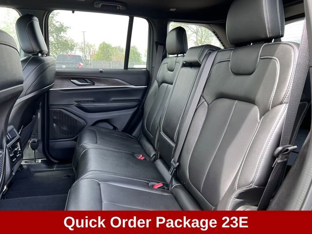 Used 2024 Jeep Grand Cherokee Limited w/ Luxury Tech Group II AWD/4WD image 3