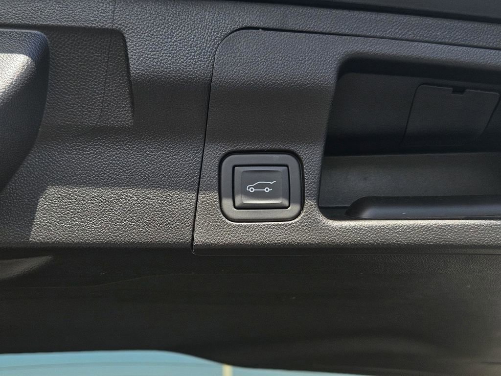 Used 2023 GMC Acadia SLT w/ Elevation Edition image 10
