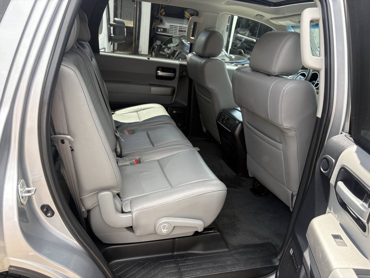 Used 2016 Toyota Sequoia Limited w/ Safety & Convenience Package AWD/4WD image 27