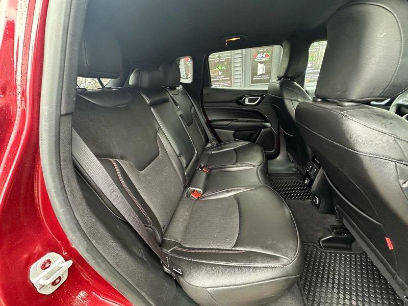 Used 2025 Jeep Compass Trailhawk AWD/4WD image 17
