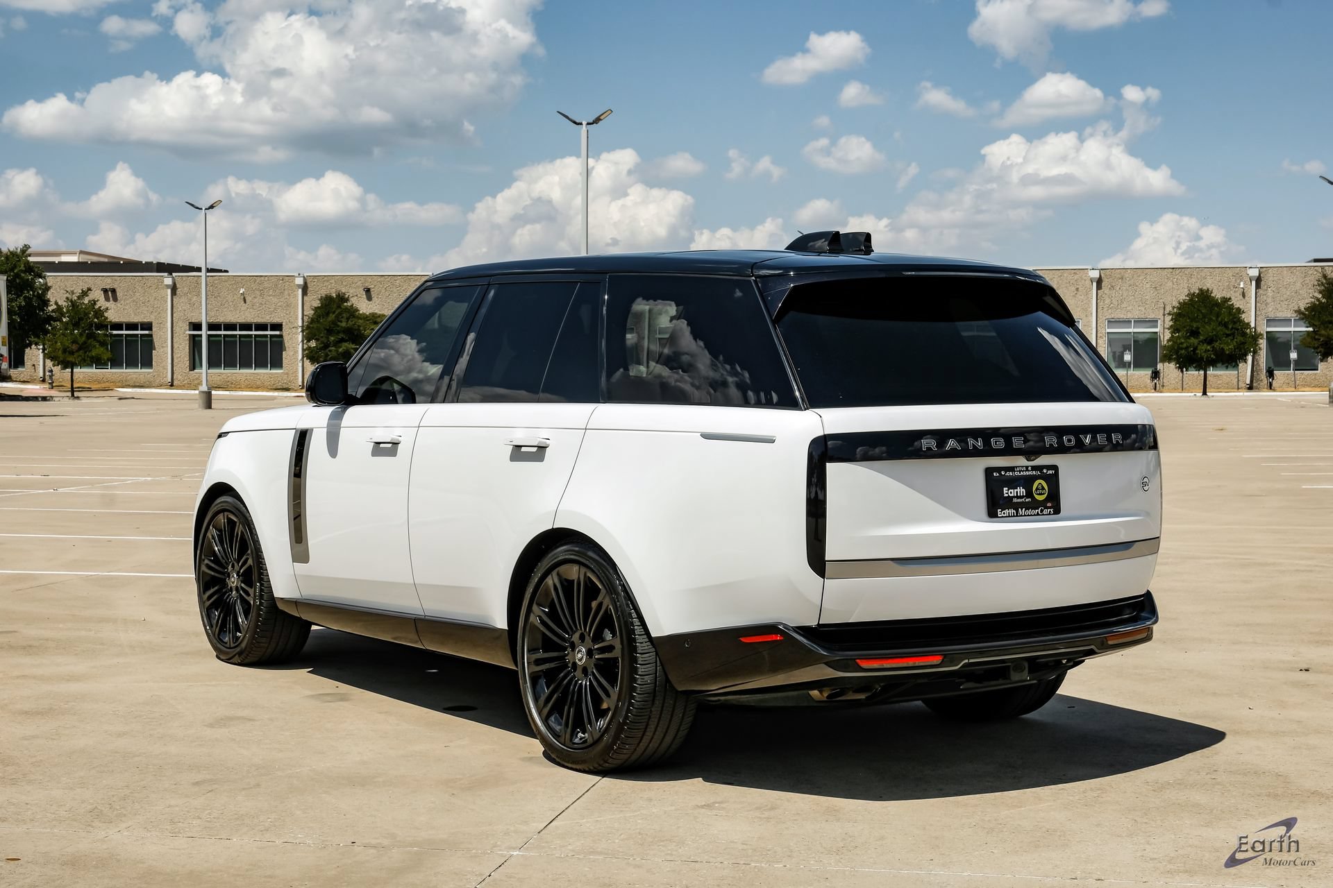 Used 2024 Land Rover Range Rover SV AWD/4WD image 10
