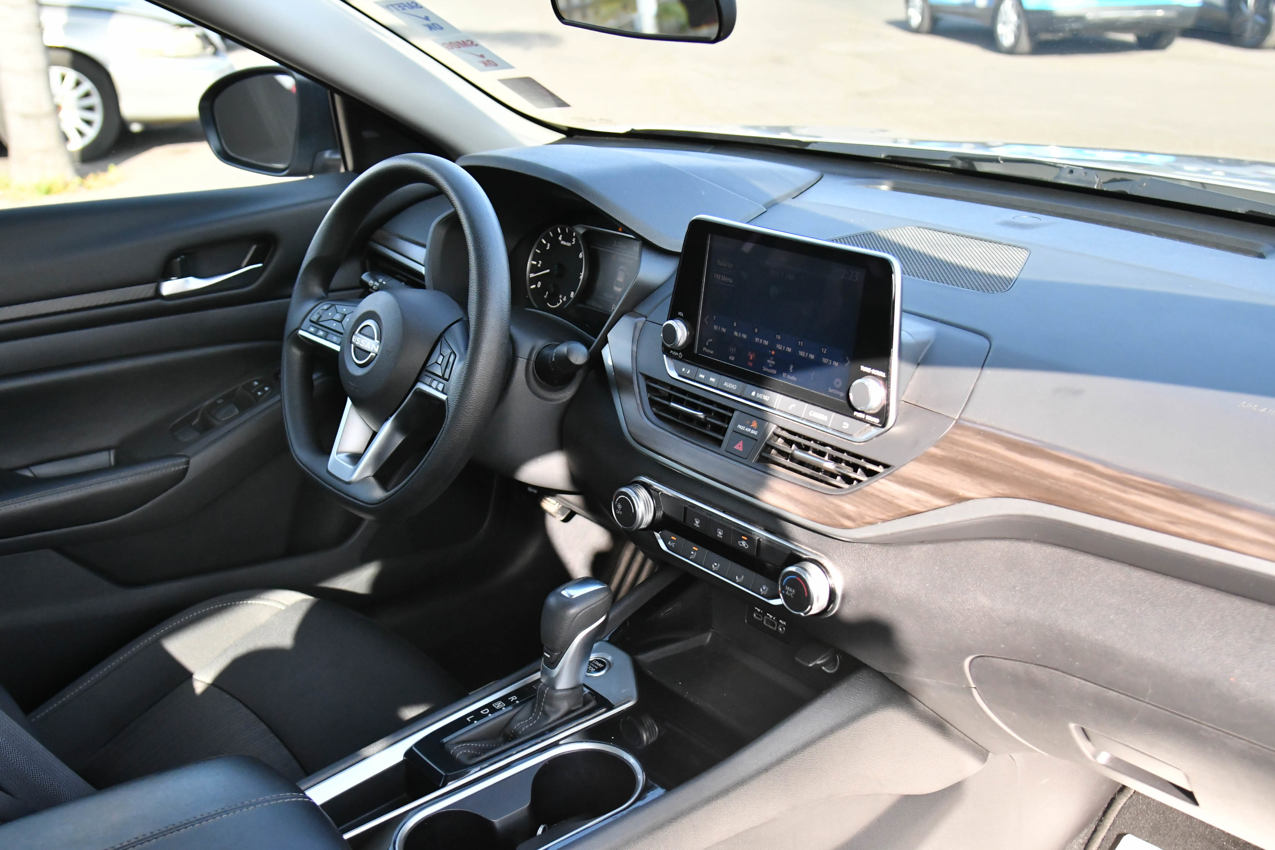 Used 2024 Nissan Altima 2.5 SV image 39