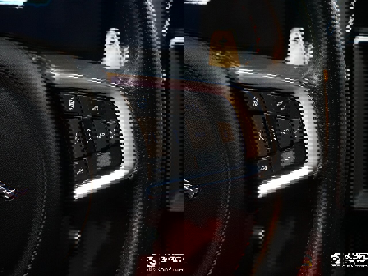 Used 2020 Jaguar F-PACE SVR image 23