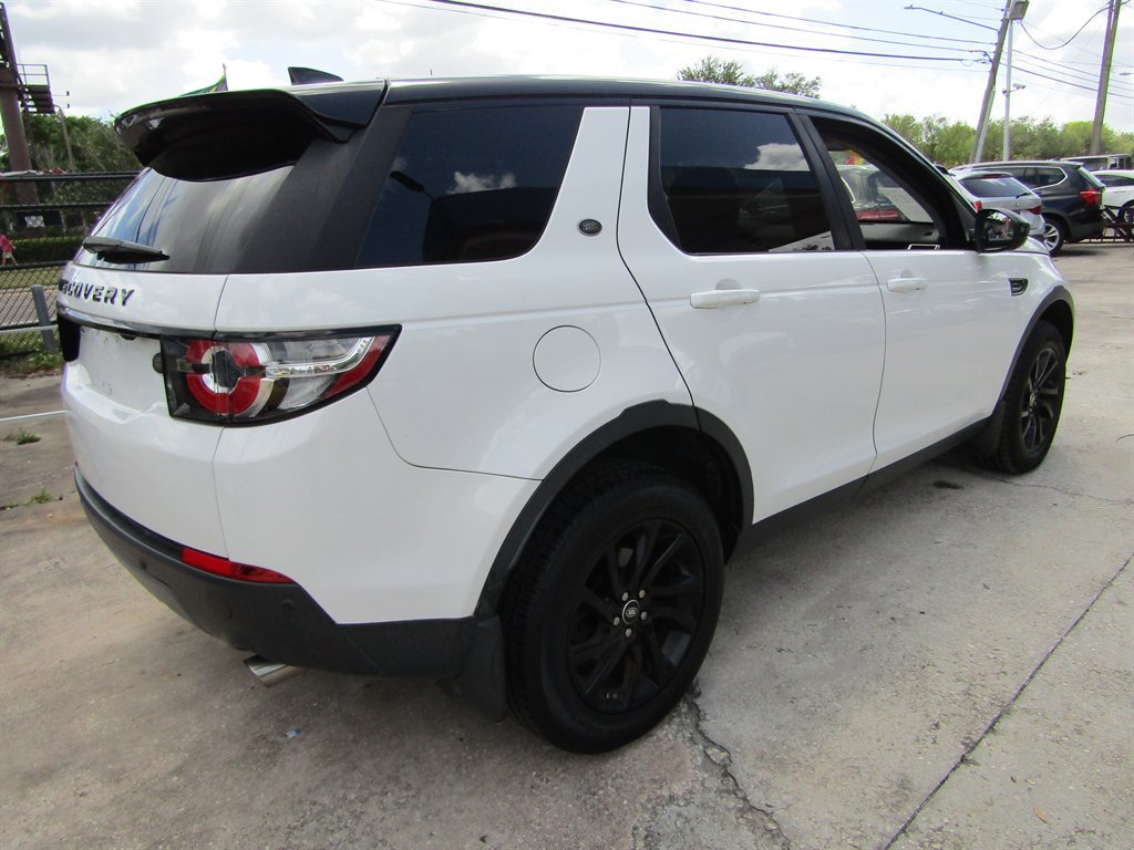 Used 2017 Land Rover Discovery Sport SE AWD/4WD image 4