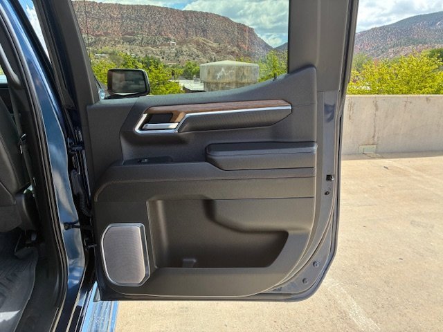 Used 2023 Chevrolet Silverado 1500 High Country w/ Technology Package image 18