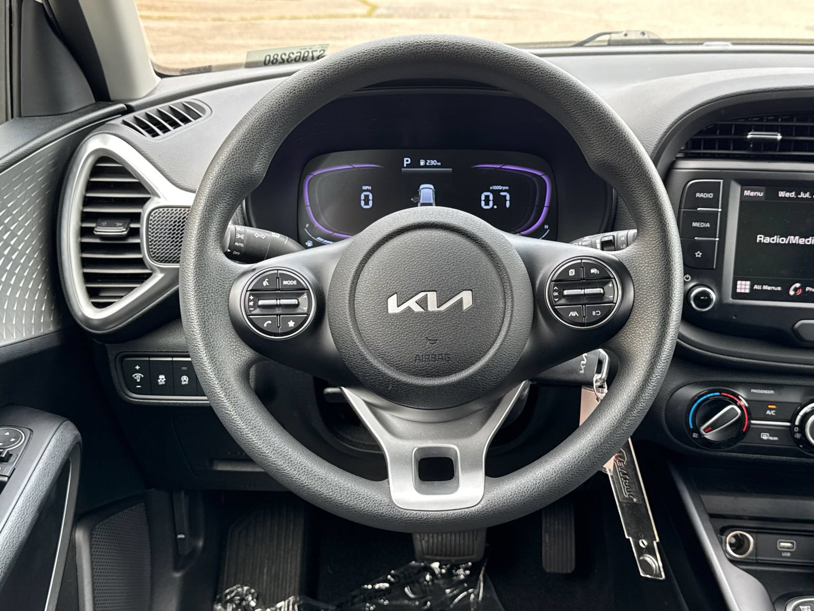 Used 2025 Kia Soul LX w/ LX Technology Package FWD image 23