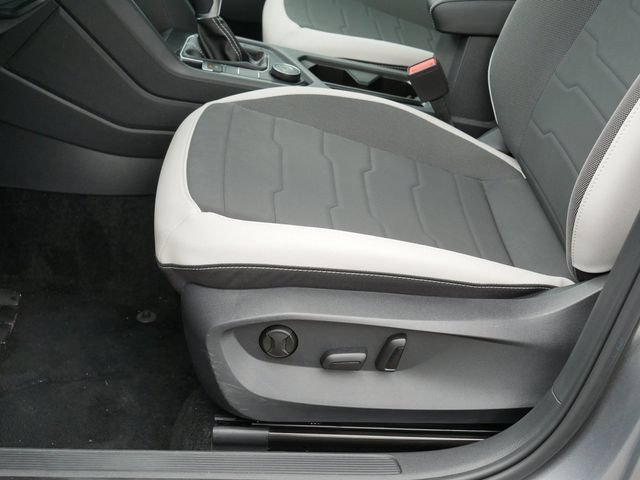 Certified 2025 Volkswagen Taos SE AWD/4WD image 14