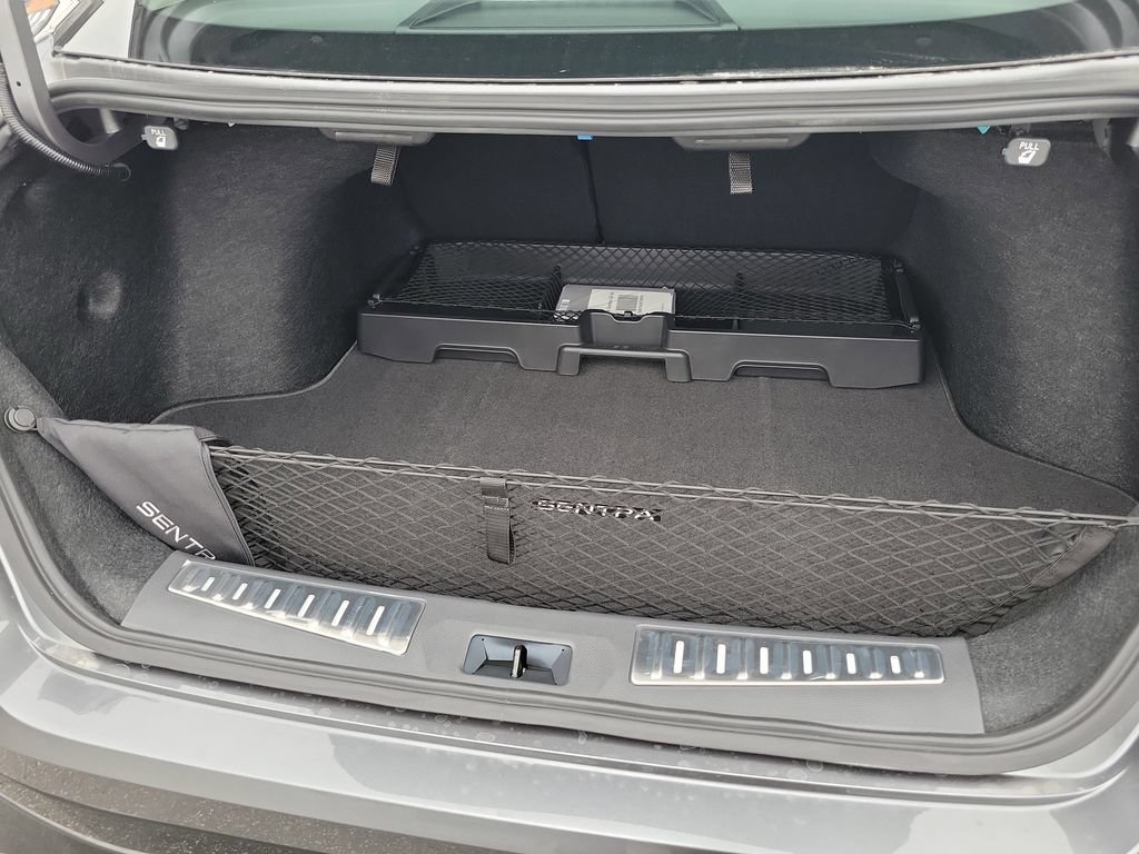 New 2026 Nissan Sentra SR w/ Floor Mat Package FWD image 4