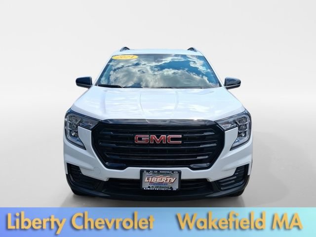 Used 2023 GMC Terrain SLE w/ Driver Convenience Package AWD/4WD image 2