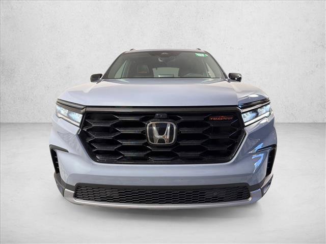 Used 2025 Honda Pilot TrailSport image 9