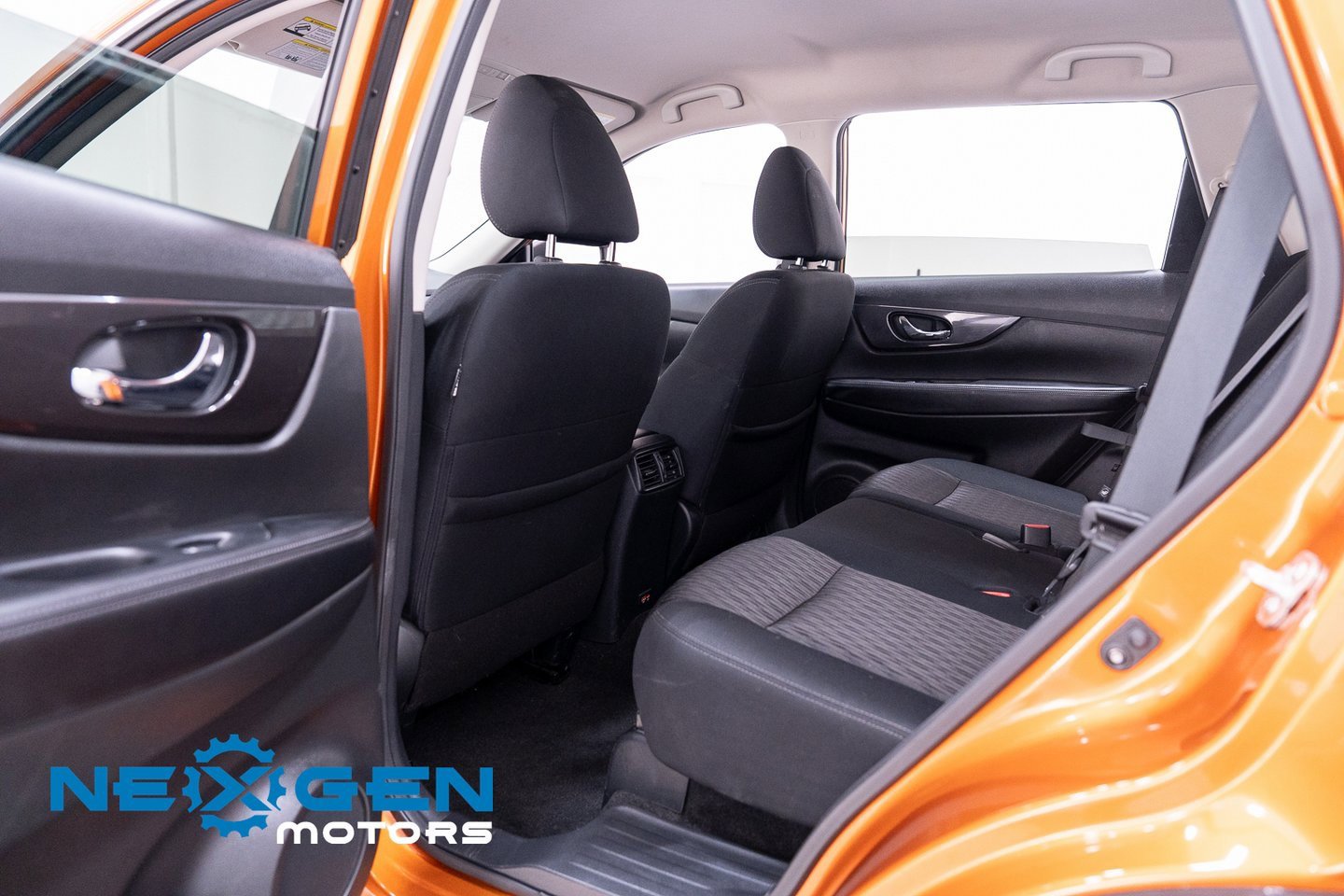 Used 2020 Nissan Rogue SV w/ Premium Package image 37