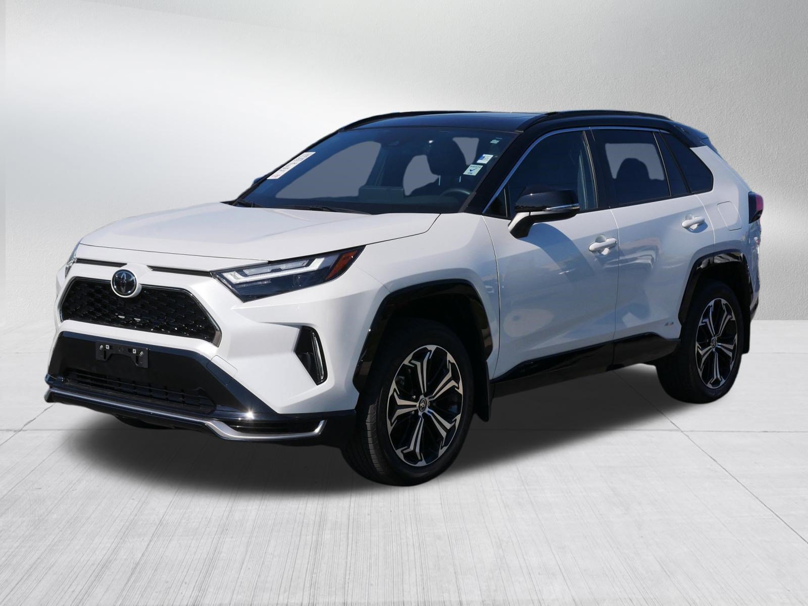 Used 2025 Toyota RAV4 XSE w/ Weather Package AWD/4WD image 3