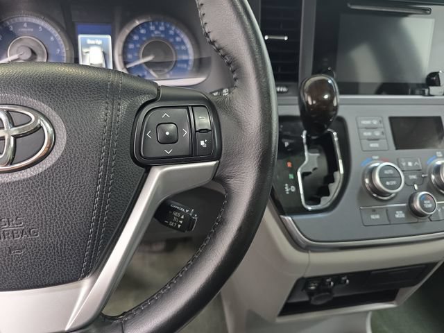 Used 2015 Toyota Sienna XLE w/ XLE Navigation Package AWD/4WD image 18