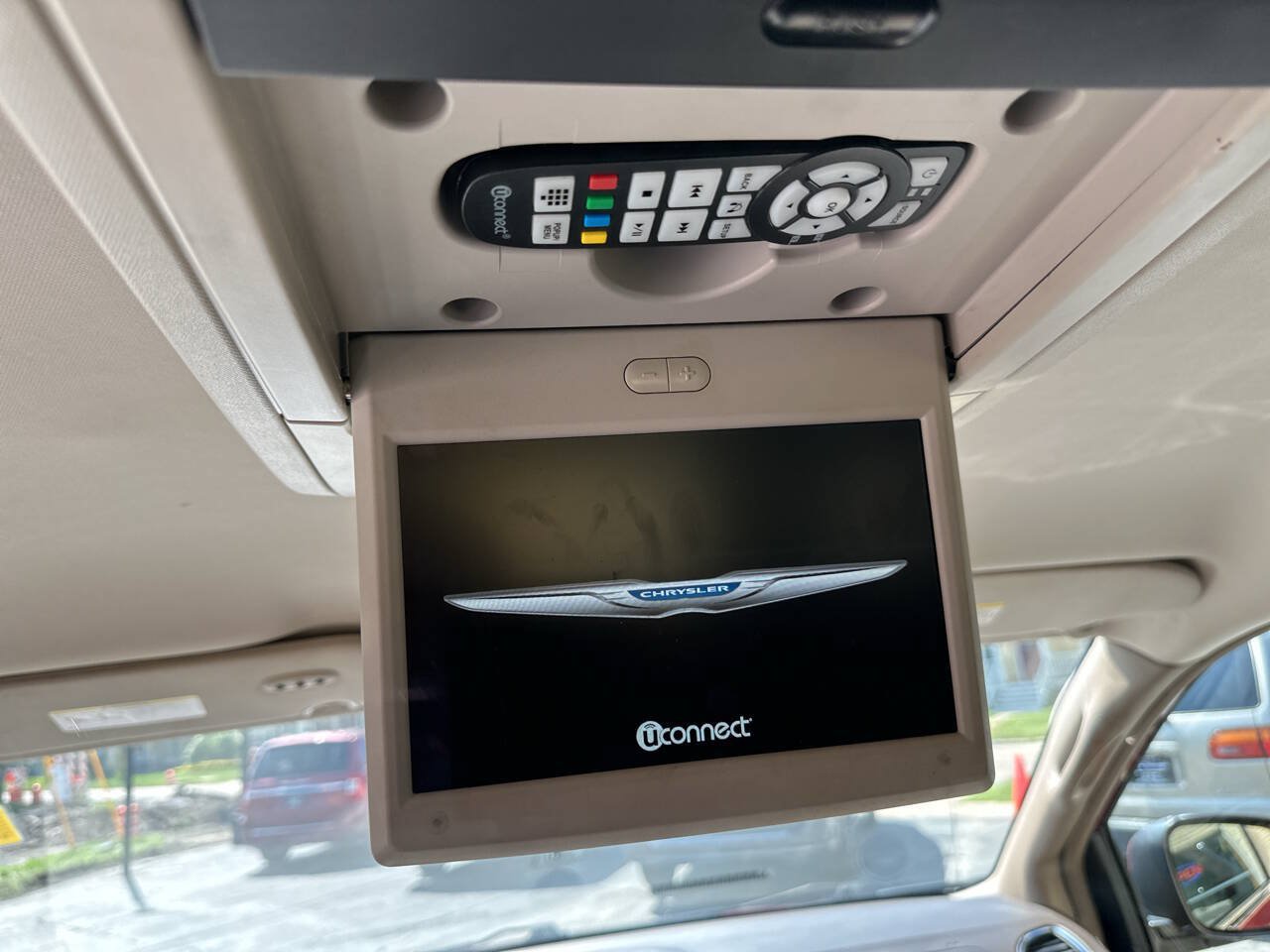 Used 2015 Chrysler Town & Country Touring w/ Driver Convenience Group FWD image 15