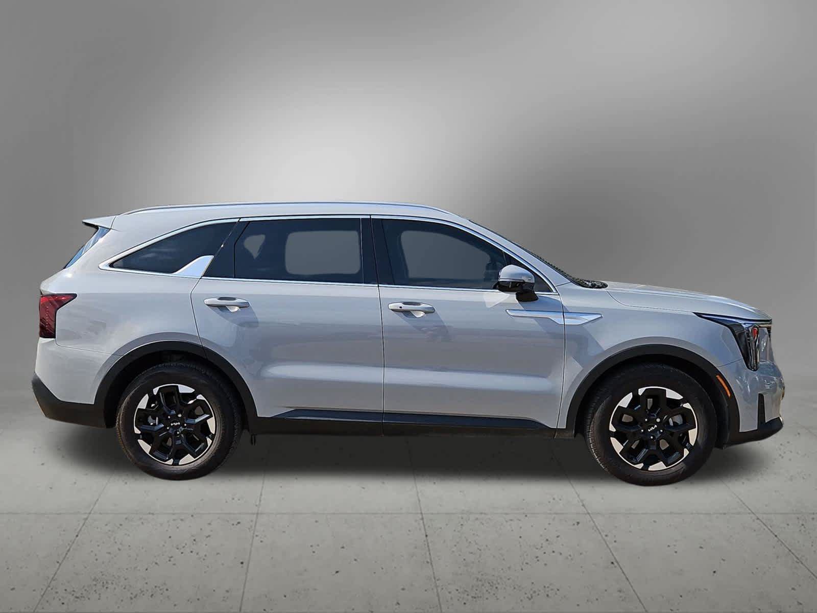 Certified 2025 Kia Sorento S FWD image 7