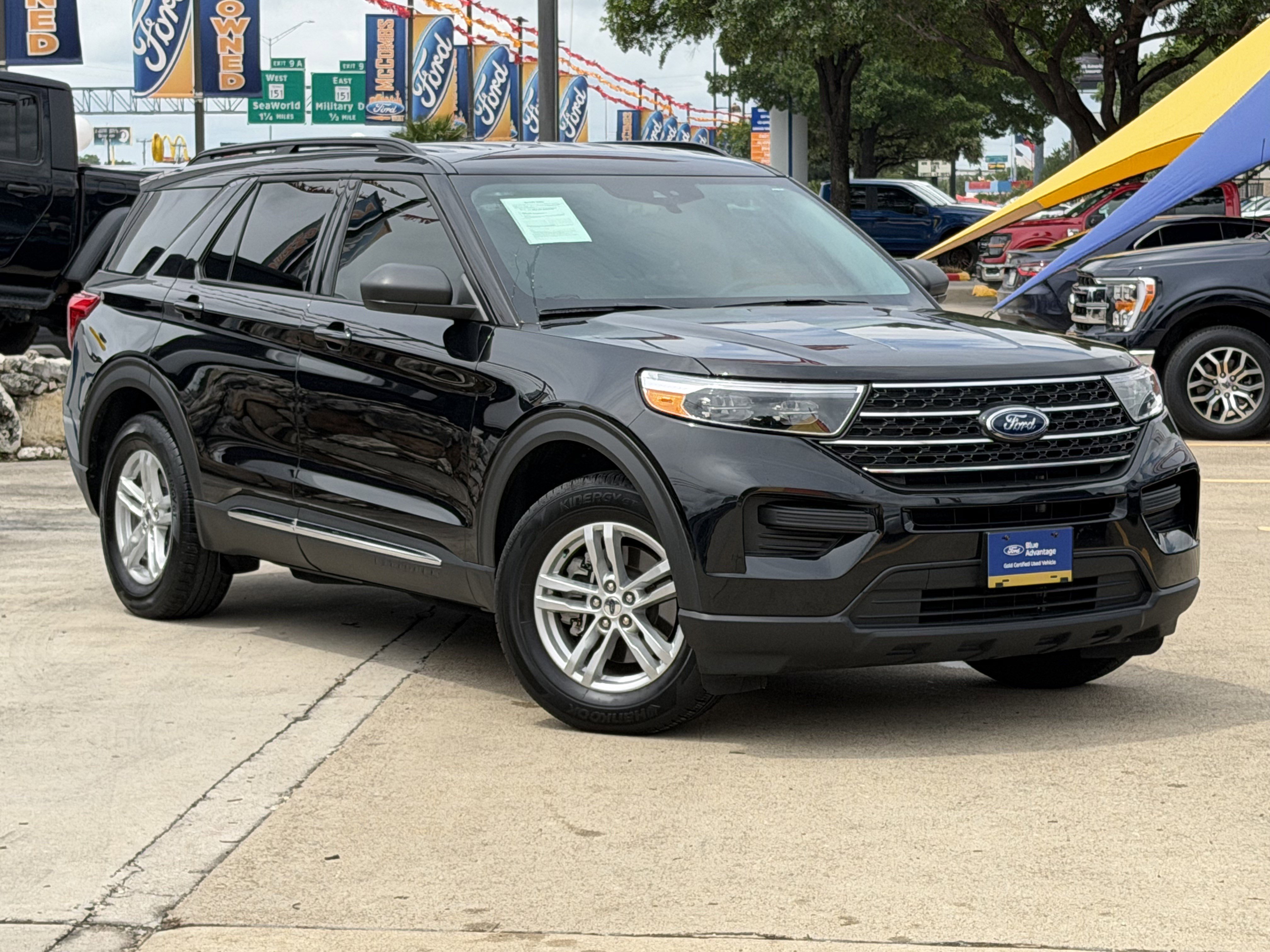 Used 2024 Ford Explorer XLT RWD image 1
