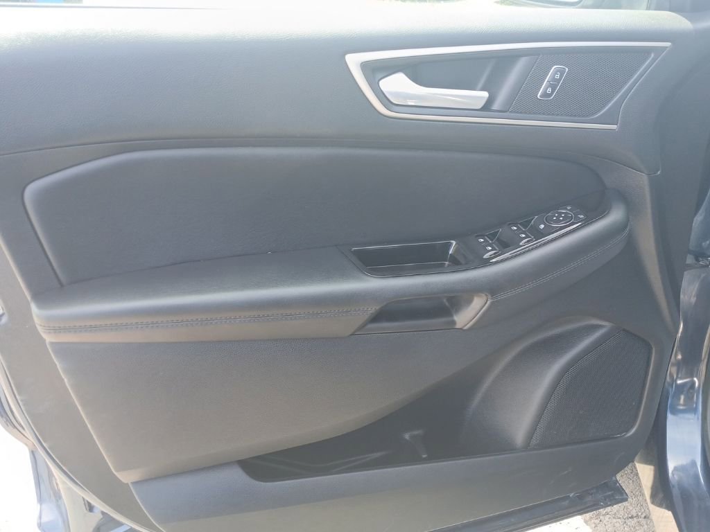 Used 2017 Ford Edge SEL w/ Equipment Group 201A AWD/4WD image 22