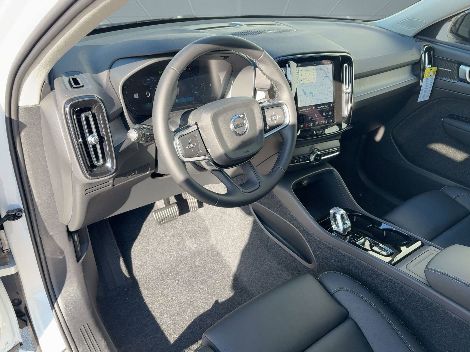 New 2026 Volvo XC40 B5 Ultra w/ Climate Package image 4