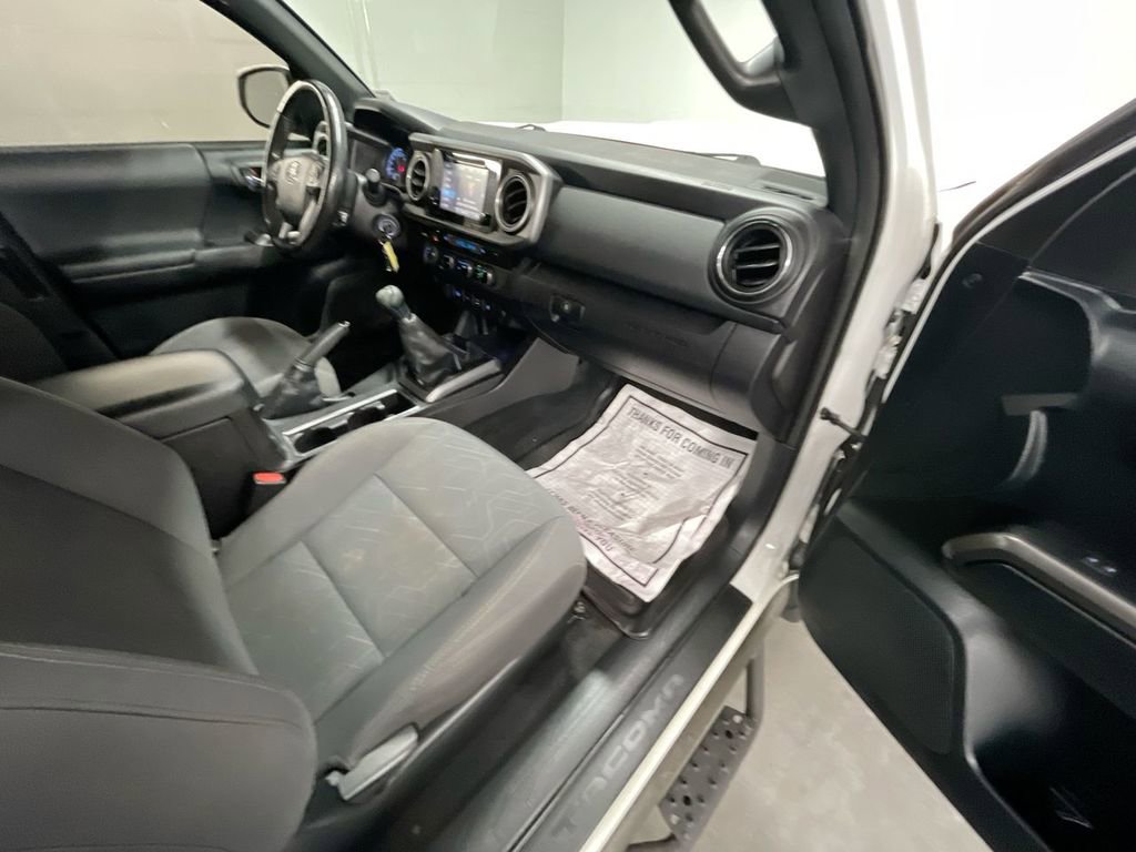 Used 2016 Toyota Tacoma TRD Sport image 26