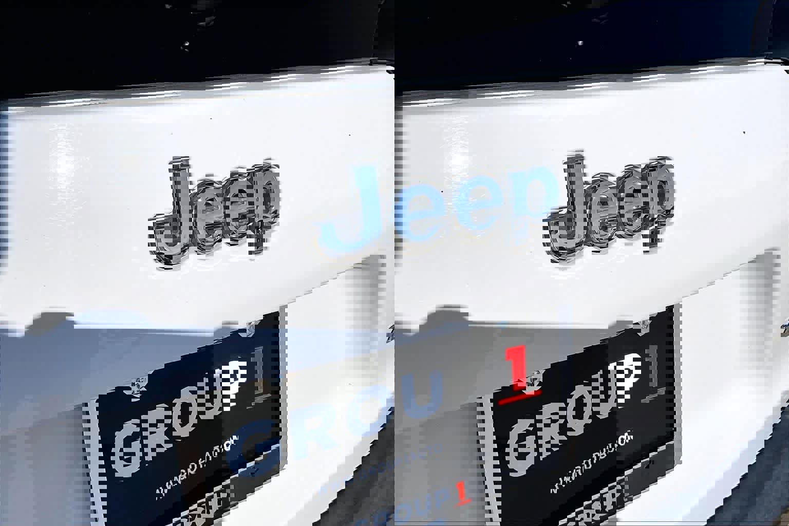 Used 2021 Jeep Cherokee Latitude Lux w/ Mopar Interior Package image 30